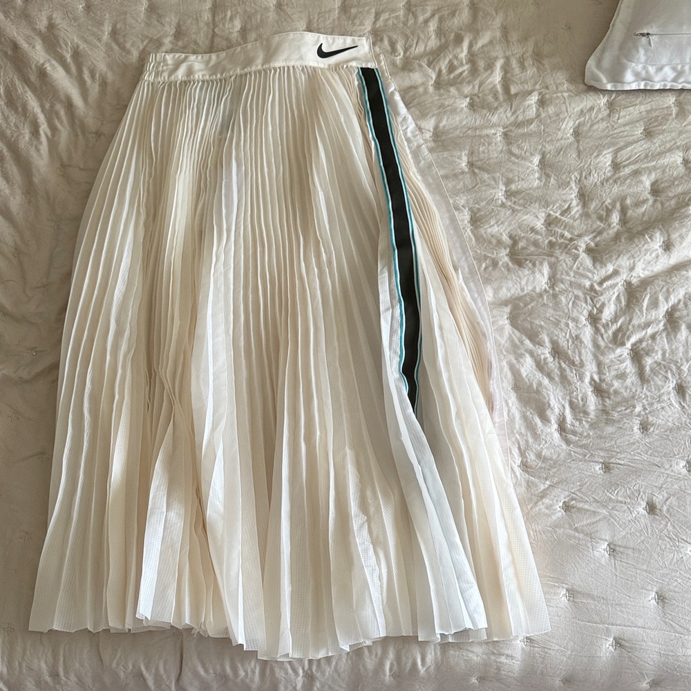 Nike Women's White Pleated A-Line Skirt